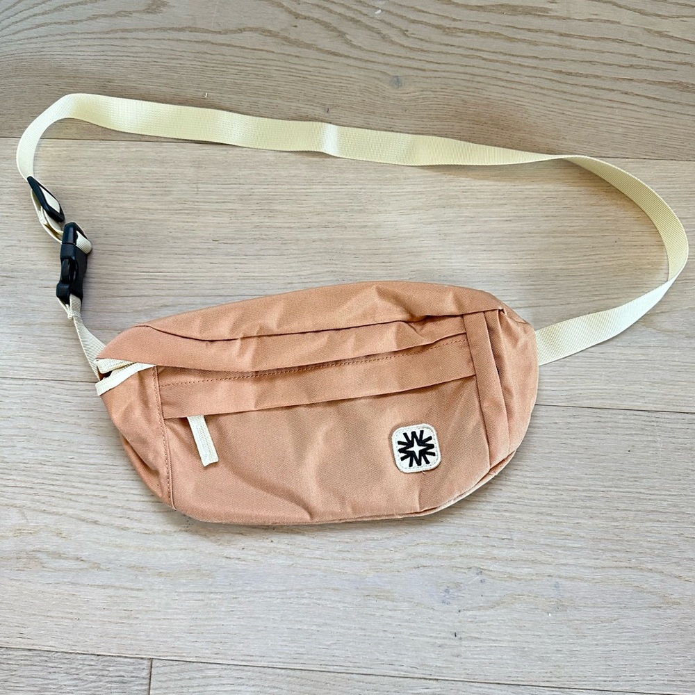 Walker Family Goods Louie Sling in Peach